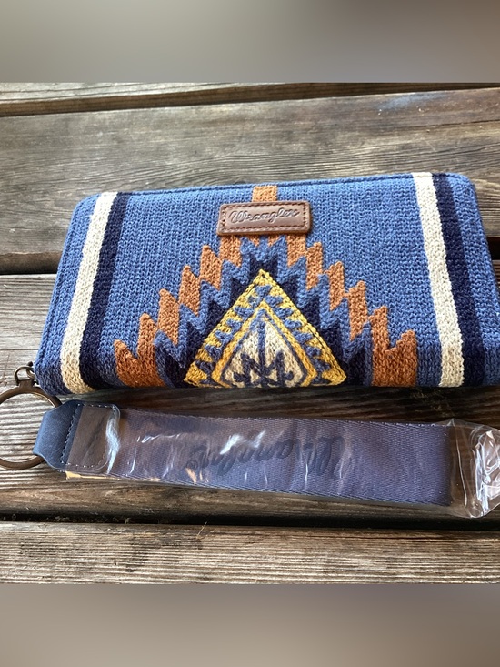 Wrangler Handbags - Wrangler Southwest Wallet with Textured Fabric and Leather Look